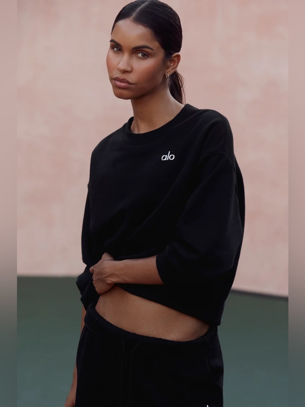 ALO Yoga Black Accolade Crew Neck Pullover size S
